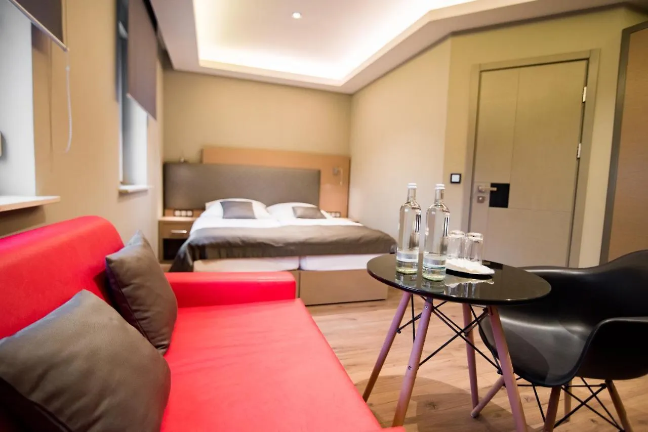 Zum Gruenen Baum Hotel Frankfurt Airport Kelsterbach Guest house